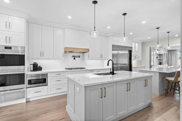 Genius Design Inspirations Using White Kitchen Cabinets